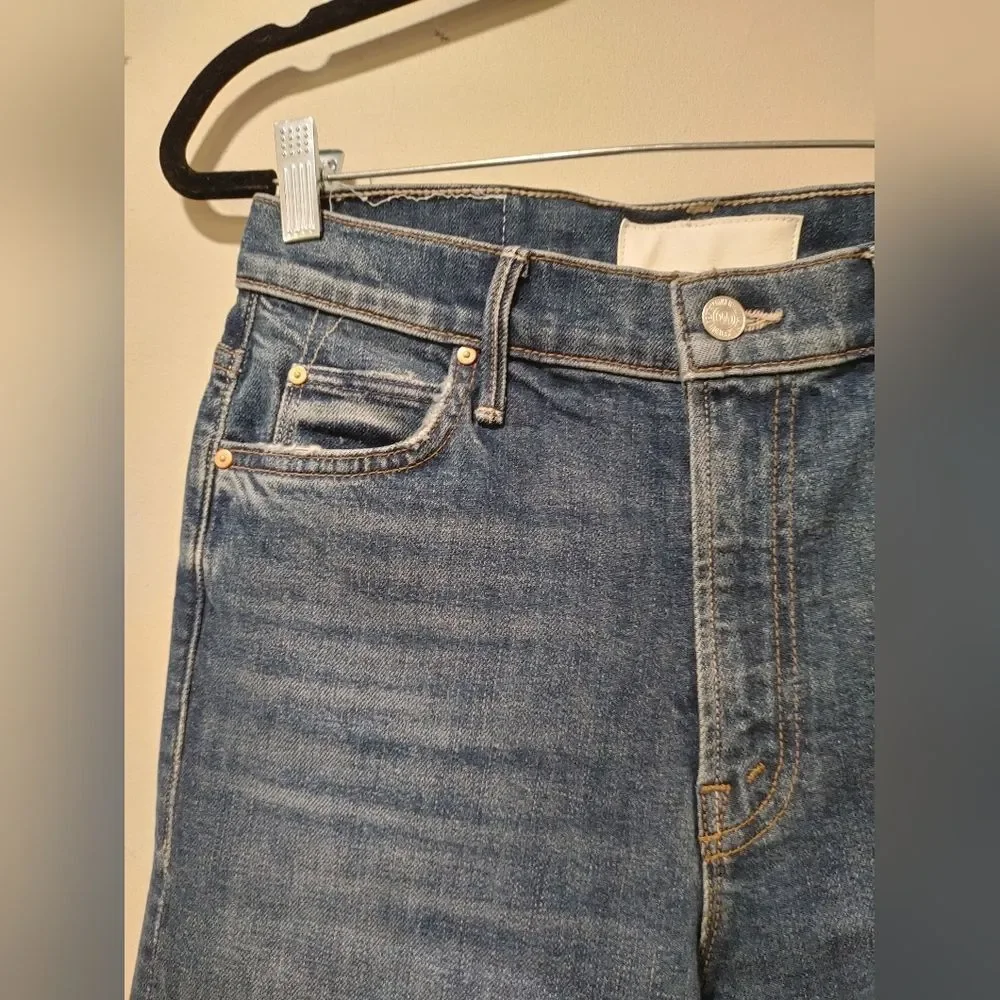 MOTHER high-rise, straight leg kick it jean in Tell it to the Pope Size 28